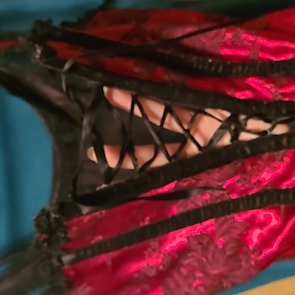 Thrifted unknown size black and red corset - Picture 3 of 3